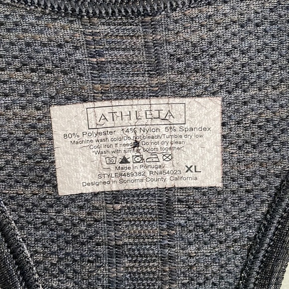 *SOLD* Athleta Workout Top, Size XL - Picture 4 of 9